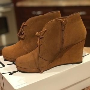 Dolce vita suade ankle boots! Size 7.5